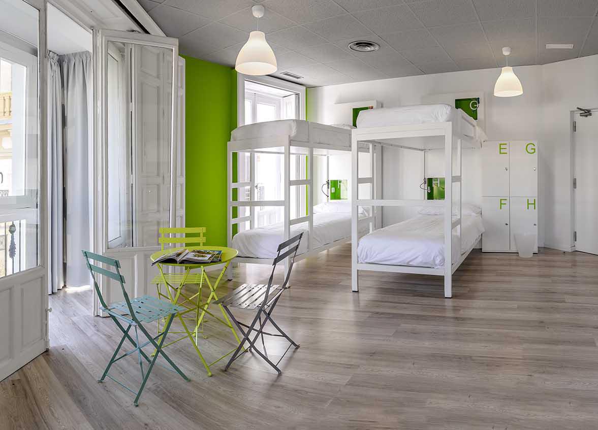 What are the best Hostels hotels in Sámara?