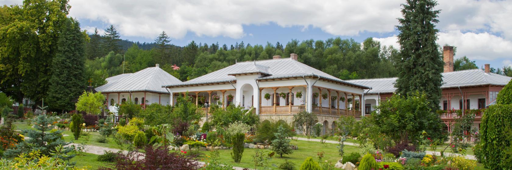 Cele mai bune hoteluri și locuri de cazare disponibile în apropiere de  Văratec - hoteluri Văratec