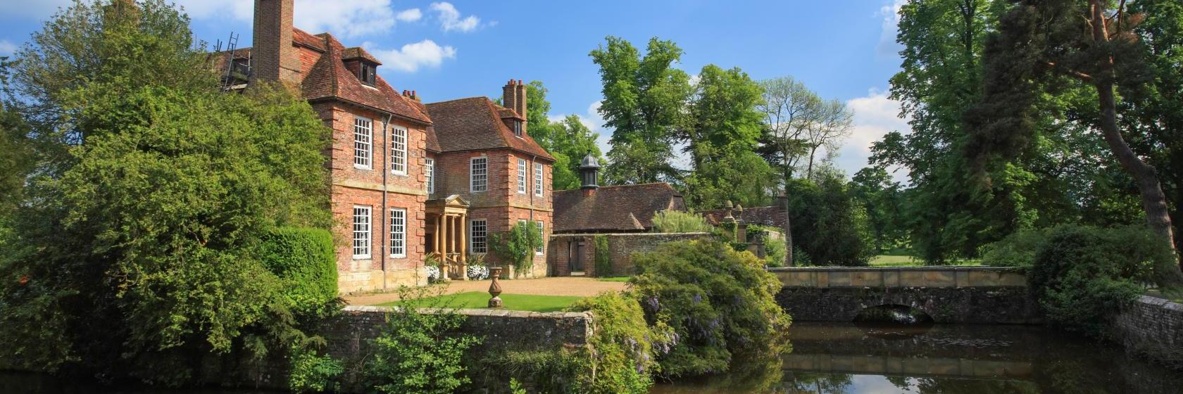 The best available hotels & places to stay near Groombridge