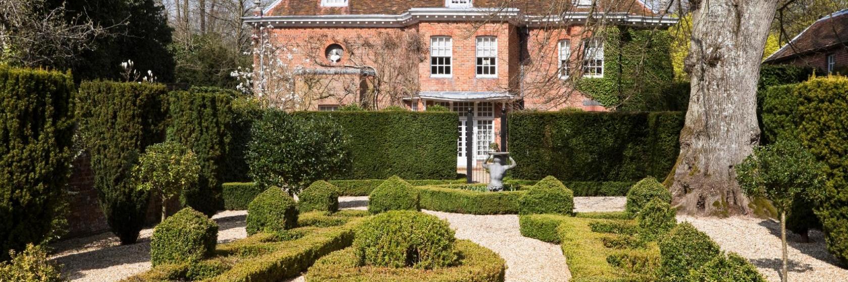 The best available hotels & places to stay near Hartley Wintney