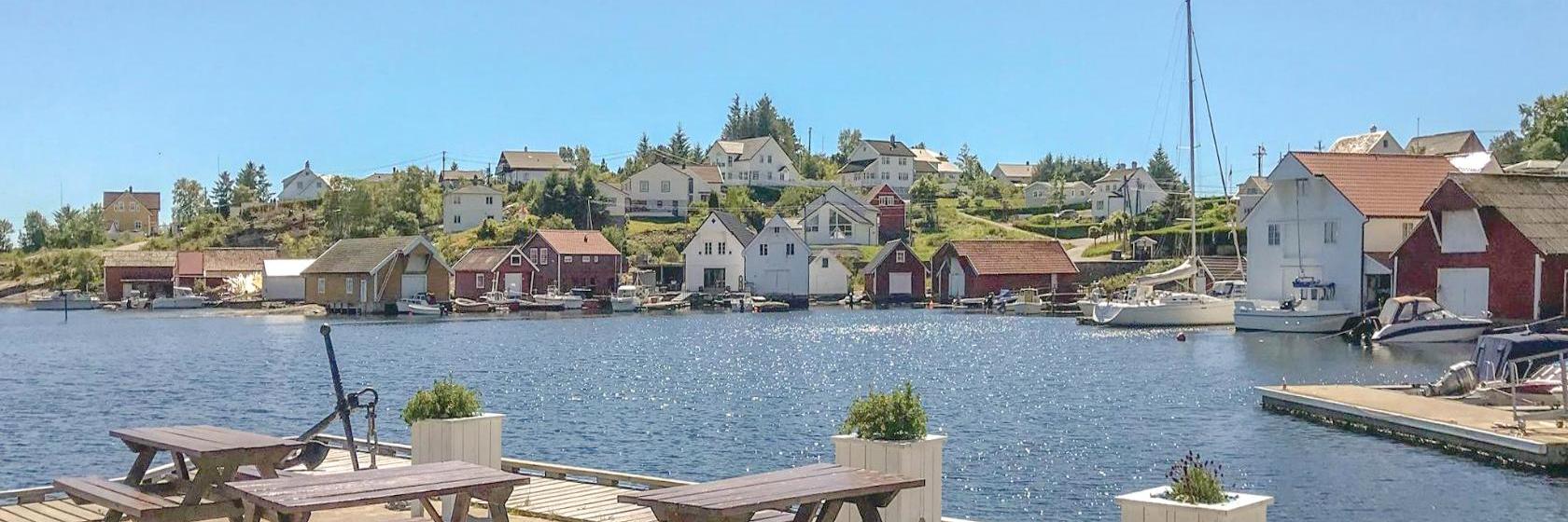 The best available hotels & places to stay near Rong, Norway