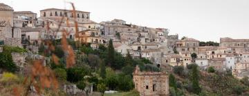 Hotels with Parking in Caulonia