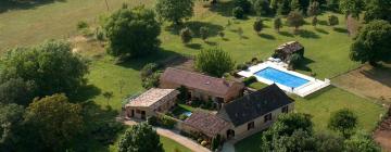 Cottages in Sainte-Croix-de-Beaumont