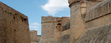 Hoteles con estacionamiento en Salses-le-Chateau