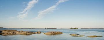 Hotell med parkering i Nävekvarn