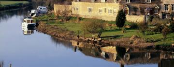 Hotell med parkering i Wansford