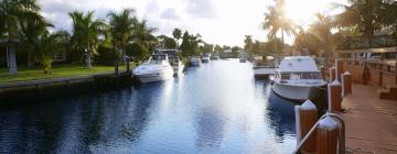 Hotels with Pools in Parkland