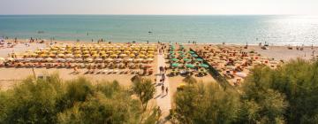 Hotels am Strand in Marina Palmense