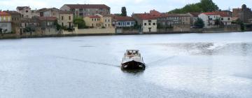 Parkimisega hotellid sihtkohas Airoux