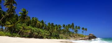 Hotel pantai di Mandhoo