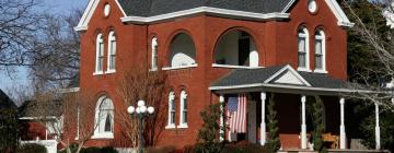 Hotels with Parking in Guthrie