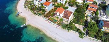 Hotels with Parking in Podglavica