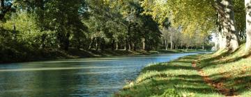 Viešbučiai su vietomis automobiliams mieste Le Pêchereau