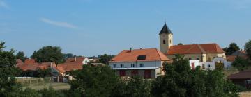 Hotels with Parking in Strachotín