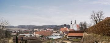 Hotels mit Parkplatz in Lomnice