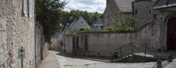 Hotels with Parking in Cléry-Saint-André