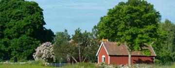 Hotel dengan parkir di Gålö