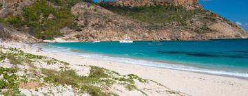 Hoteles con estacionamiento en Salines