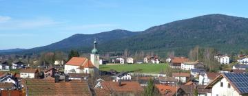 Parkolóval rendelkező hotelek Arnbruckban