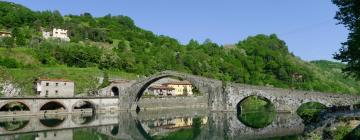 Hoteles con estacionamiento en Borgo a Mozzano