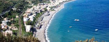 Boliger ved stranden i Furci Siculo