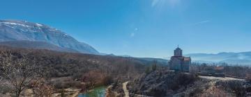 Hotels with Parking in Cetina