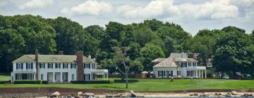 Hotels with Parking in Shelter Island
