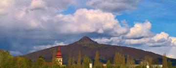 Hotel dengan parkir di Mimoň