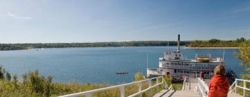 Hotels with Parking in Gravenhurst