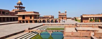 Hotels with Parking in Fatehpur Sīkri