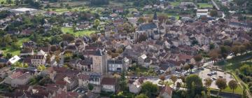 Hotéis com Estacionamento em Villeneuve-dʼAveyron