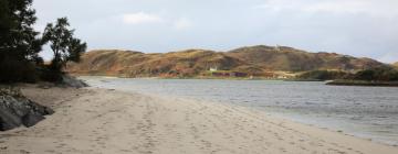 Hotels with Parking in Morar