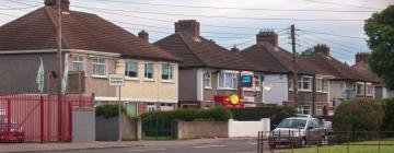 Hoteles con estacionamiento en Artane