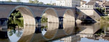 Hotels with Pools in Thénac