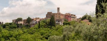 Hotels amb aparcament a Montecastello