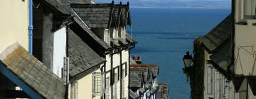 Hotels with Parking in Clovelly