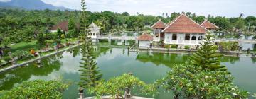 Hoteles con estacionamiento en Ujung