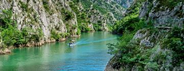 Hotels with Parking in Matka