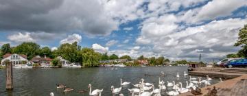 Hotels with Parking in Walton-on-Thames