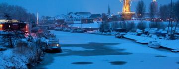 Hotels with Parking in Meerkerk