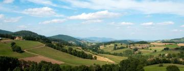 Parkolóval rendelkező hotelek Vernay városában