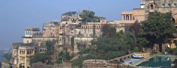 Hotels with Parking in Neemrana