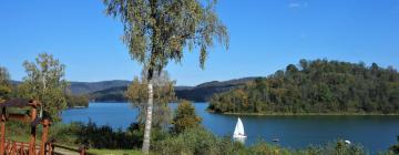 Hotel dengan parkir di Olchowiec