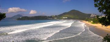 Alojamentos na praia em Picinguaba