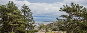 Parkimisega hotellid sihtkohas Strandby