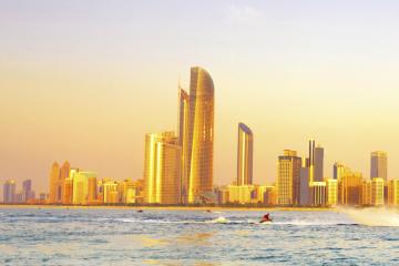 Abu Dhabi: Noleggio auto in 50 luoghi per il ritiro