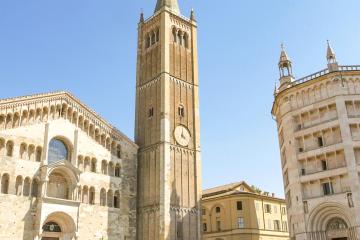 Parma: Noleggio auto in 2 luoghi per il ritiro