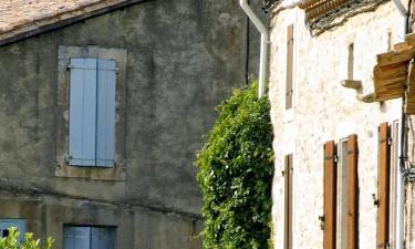 Hoteles con estacionamiento en Labastide-Rouairoux