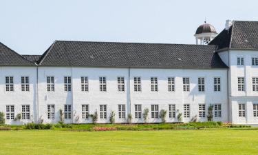 Mga Hotel na may Parking sa Kværs