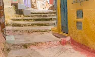 Hoteles con estacionamiento en Bhalil